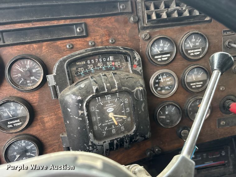 image for item EM8403 1989 Peterbilt 378 roll-off container truck