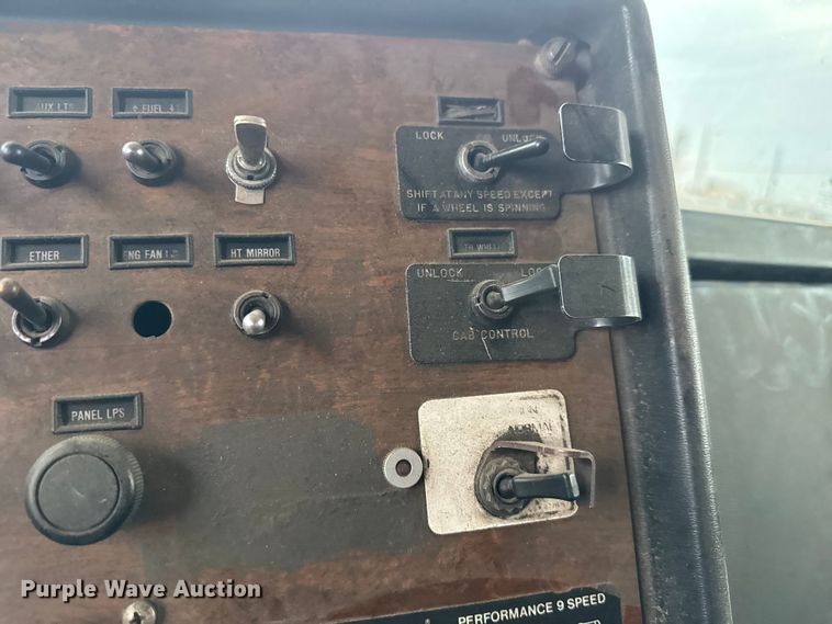 image for item EM8403 1989 Peterbilt 378 roll-off container truck