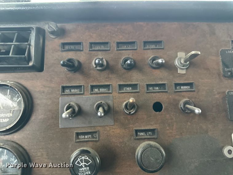 image for item EM8403 1989 Peterbilt 378 roll-off container truck