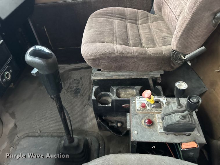 image for item EM8403 1989 Peterbilt 378 roll-off container truck