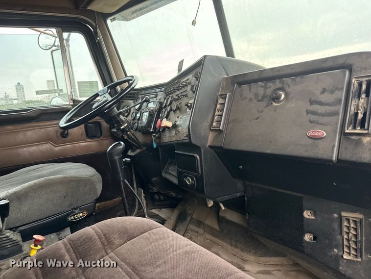 image for item EM8403 1989 Peterbilt 378 roll-off container truck