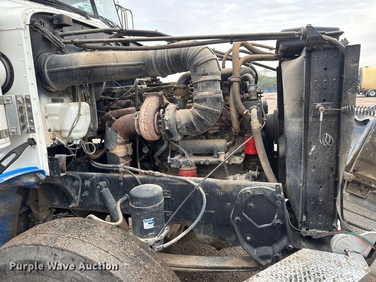 image for item EM8403 1989 Peterbilt 378 roll-off container truck