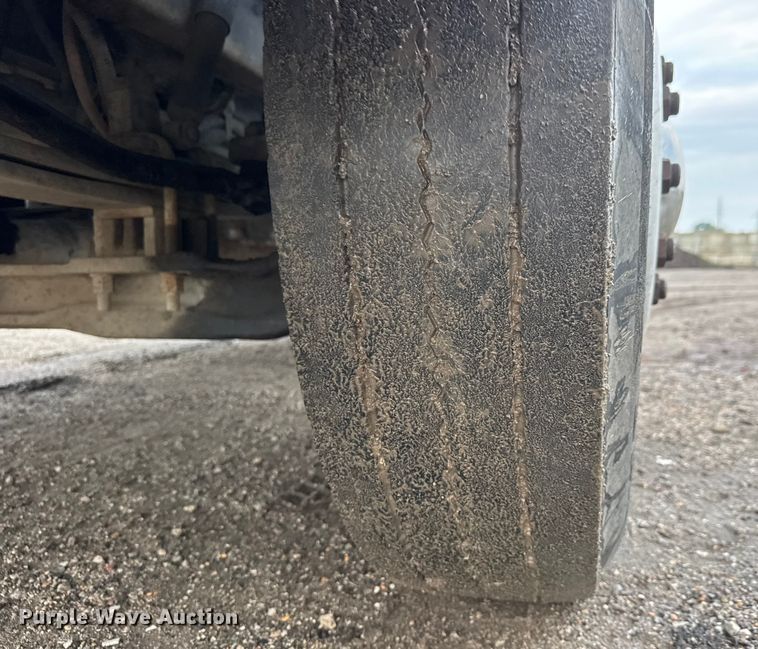 image for item EM8403 1989 Peterbilt 378 roll-off container truck