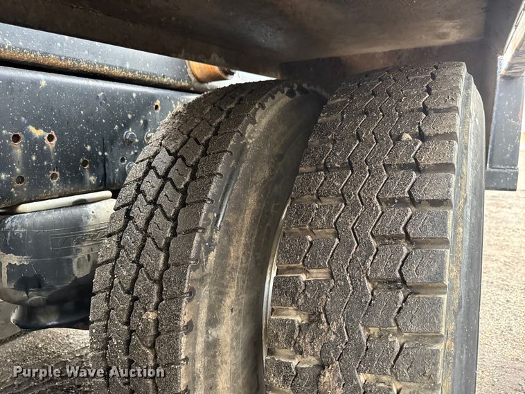 image for item EM8403 1989 Peterbilt 378 roll-off container truck