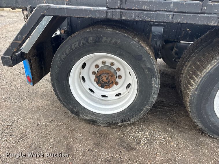 image for item EM8403 1989 Peterbilt 378 roll-off container truck