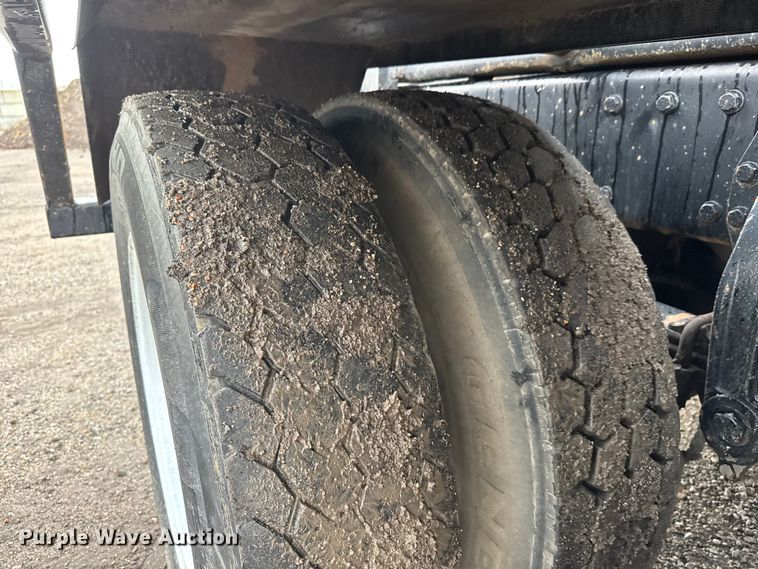 image for item EM8403 1989 Peterbilt 378 roll-off container truck