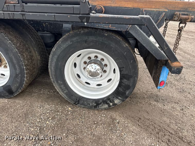 image for item EM8403 1989 Peterbilt 378 roll-off container truck