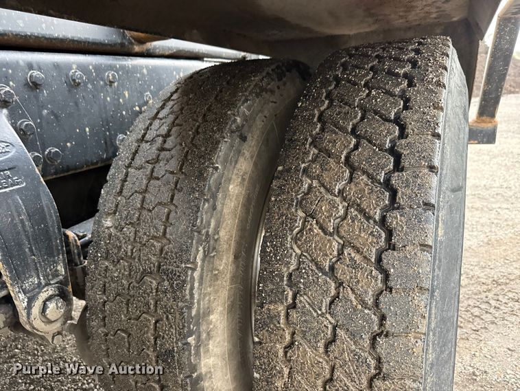 image for item EM8403 1989 Peterbilt 378 roll-off container truck