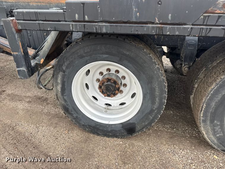 image for item EM8403 1989 Peterbilt 378 roll-off container truck