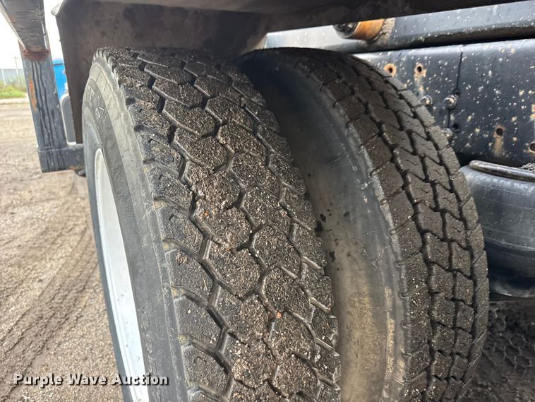 image for item EM8403 1989 Peterbilt 378 roll-off container truck