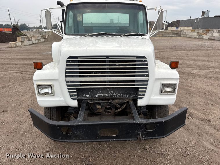 image for item EM8404 1992 Ford LNT8000 truck cab and chassis