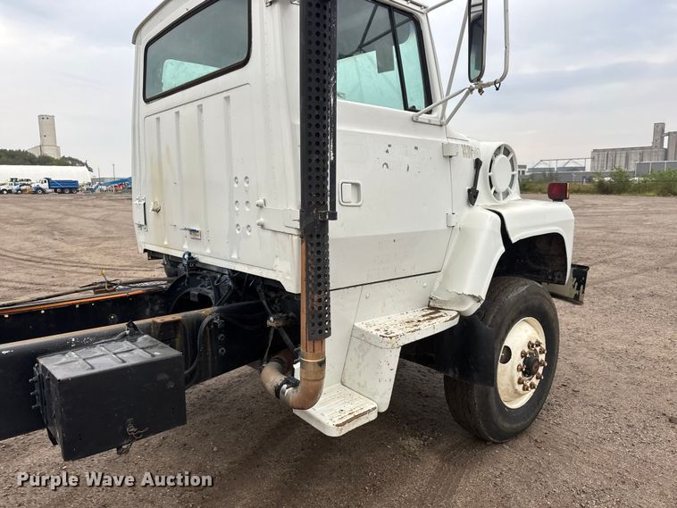 image for item EM8404 1992 Ford LNT8000 truck cab and chassis