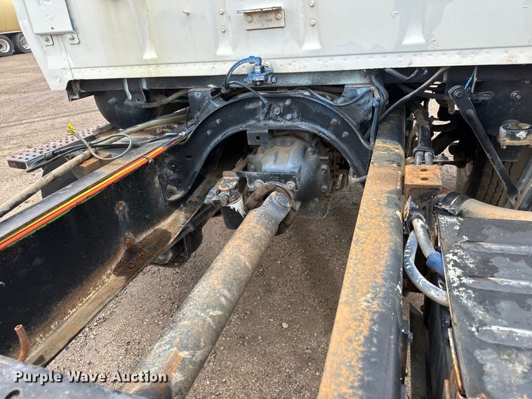 image for item EM8404 1992 Ford LNT8000 truck cab and chassis