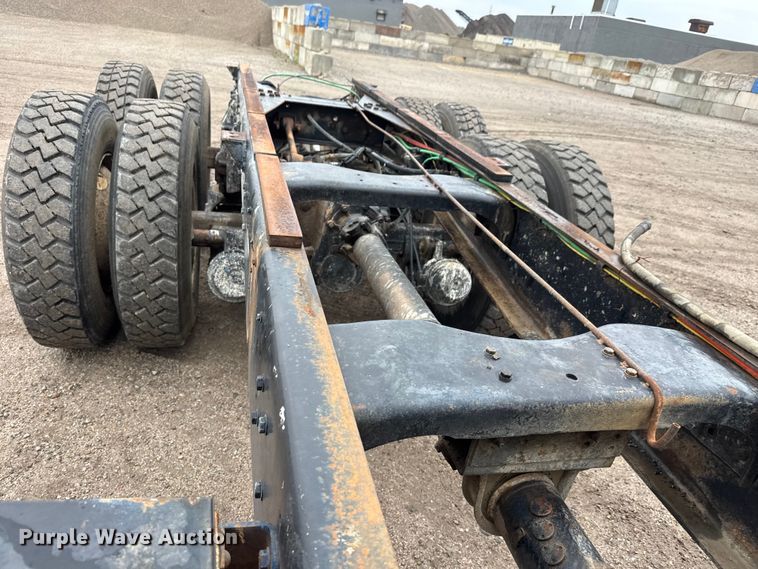 image for item EM8404 1992 Ford LNT8000 truck cab and chassis