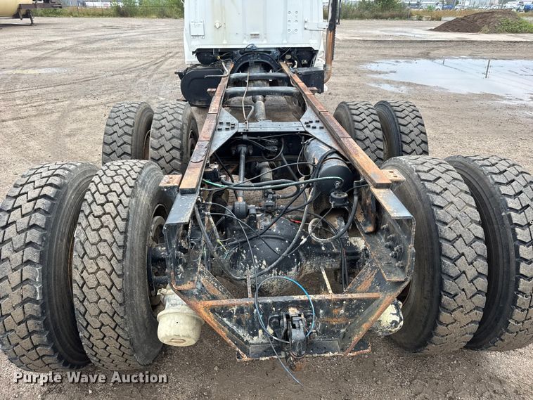 image for item EM8404 1992 Ford LNT8000 truck cab and chassis