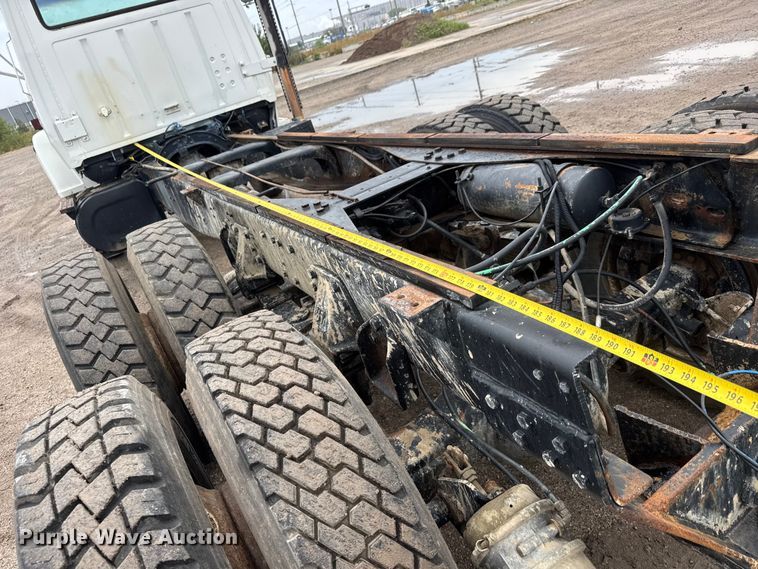 image for item EM8404 1992 Ford LNT8000 truck cab and chassis