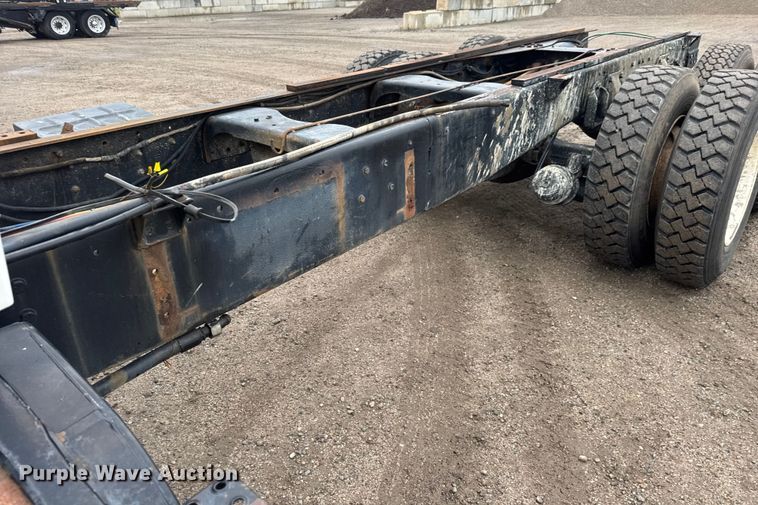 image for item EM8404 1992 Ford LNT8000 truck cab and chassis