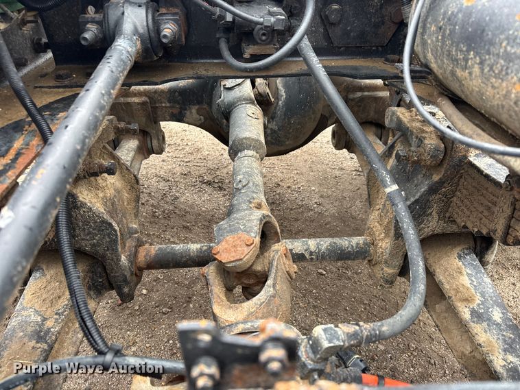 image for item EM8404 1992 Ford LNT8000 truck cab and chassis