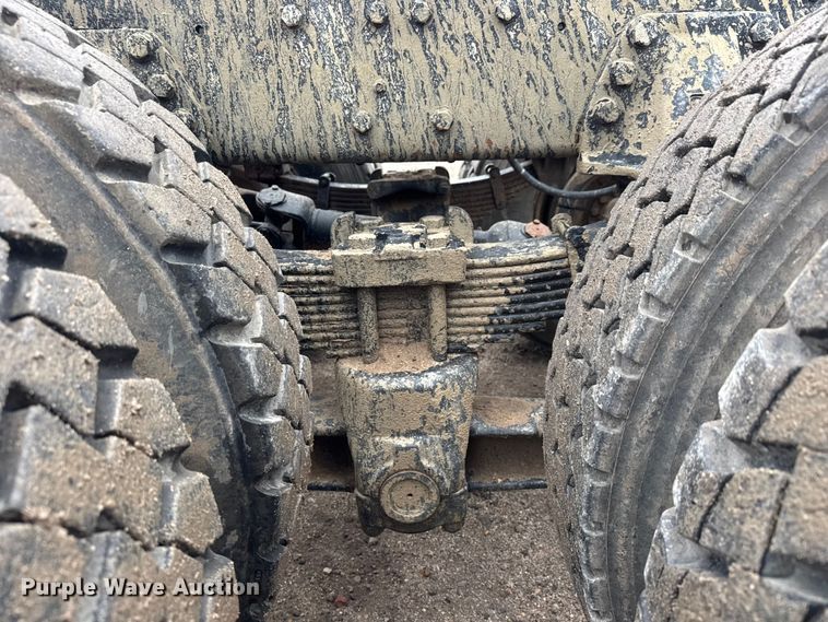 image for item EM8404 1992 Ford LNT8000 truck cab and chassis