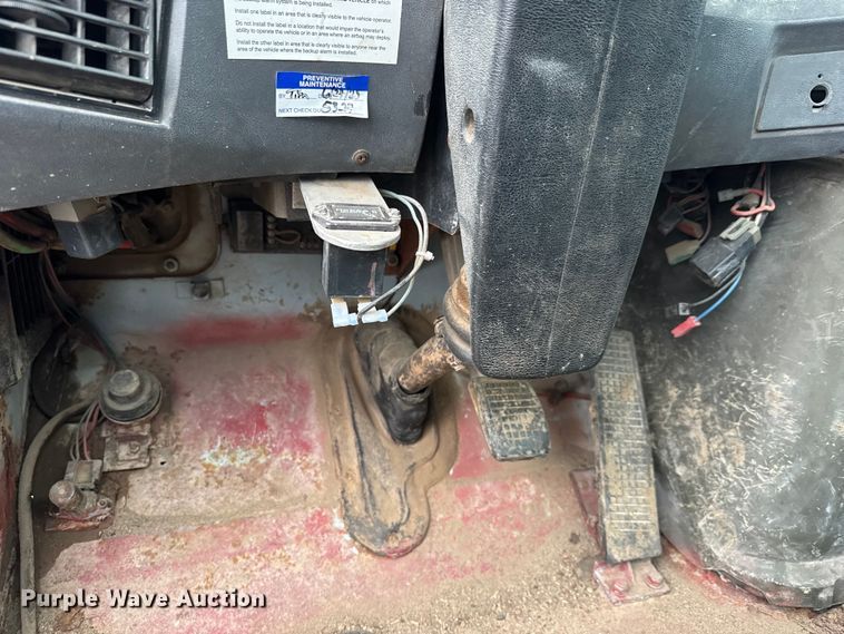 image for item EM8404 1992 Ford LNT8000 truck cab and chassis