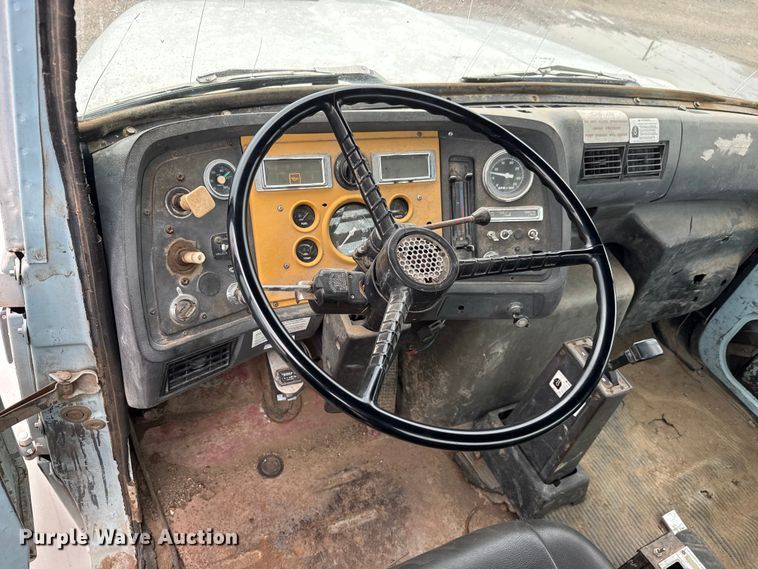 image for item EM8404 1992 Ford LNT8000 truck cab and chassis