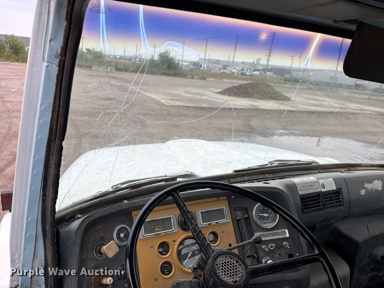 image for item EM8404 1992 Ford LNT8000 truck cab and chassis