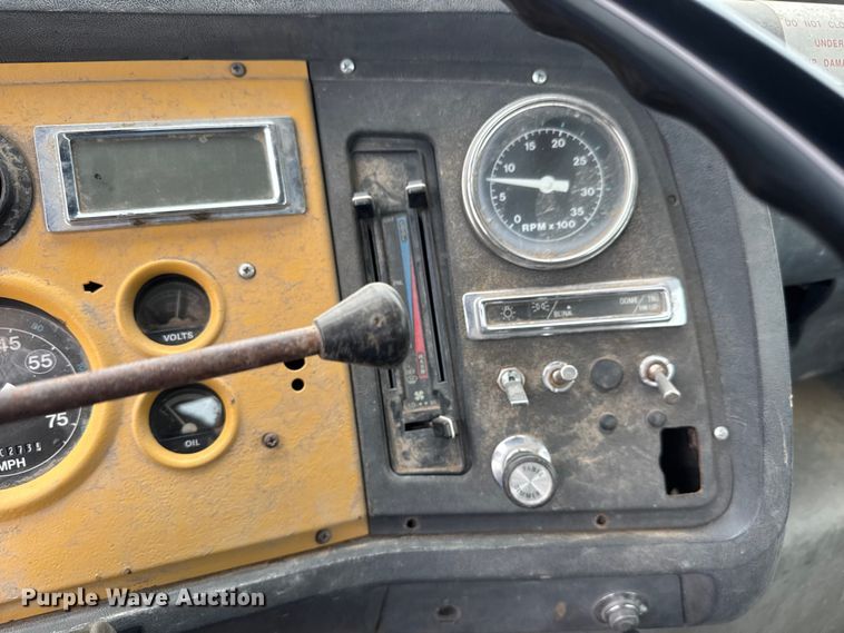 image for item EM8404 1992 Ford LNT8000 truck cab and chassis