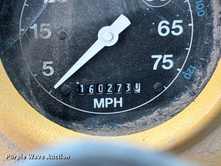 image for item EM8404 1992 Ford LNT8000 truck cab and chassis