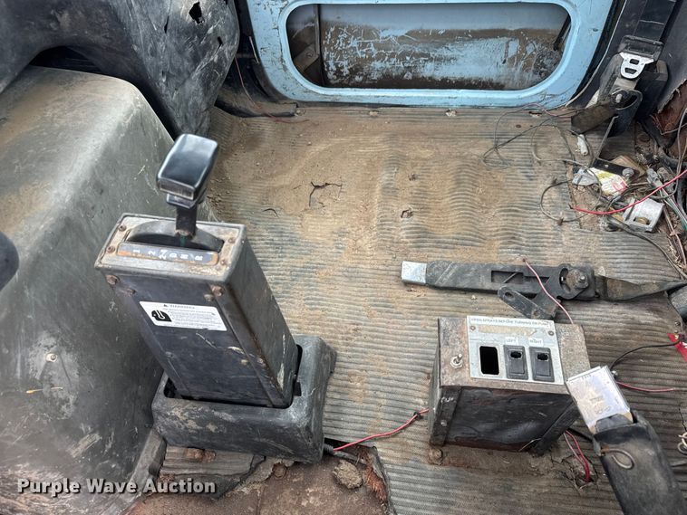 image for item EM8404 1992 Ford LNT8000 truck cab and chassis