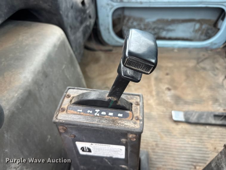 image for item EM8404 1992 Ford LNT8000 truck cab and chassis