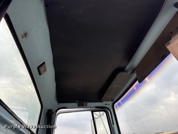 image for item EM8404 1992 Ford LNT8000 truck cab and chassis