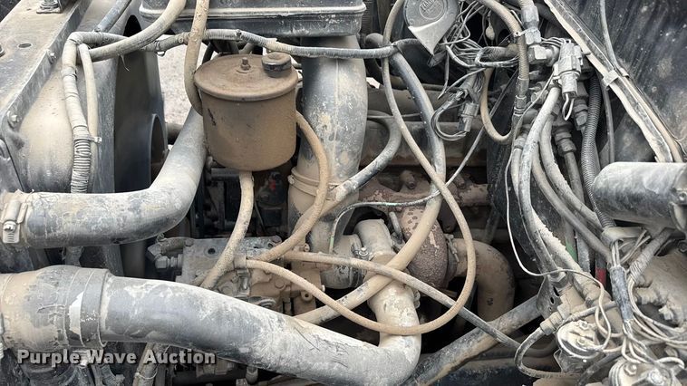 image for item EM8404 1992 Ford LNT8000 truck cab and chassis