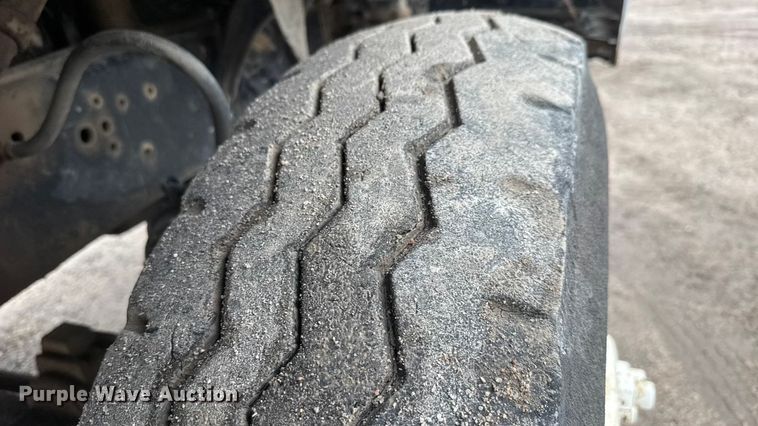 image for item EM8404 1992 Ford LNT8000 truck cab and chassis