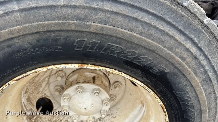 image for item EM8404 1992 Ford LNT8000 truck cab and chassis