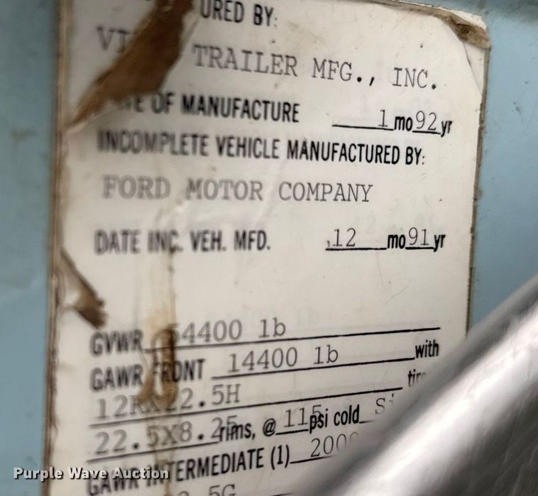 image for item EM8404 1992 Ford LNT8000 truck cab and chassis