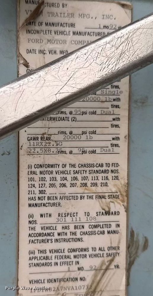 image for item EM8404 1992 Ford LNT8000 truck cab and chassis