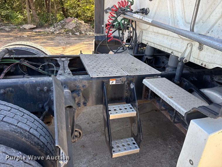 image for item EM8445 2018 Freightliner Cascadia semi truck