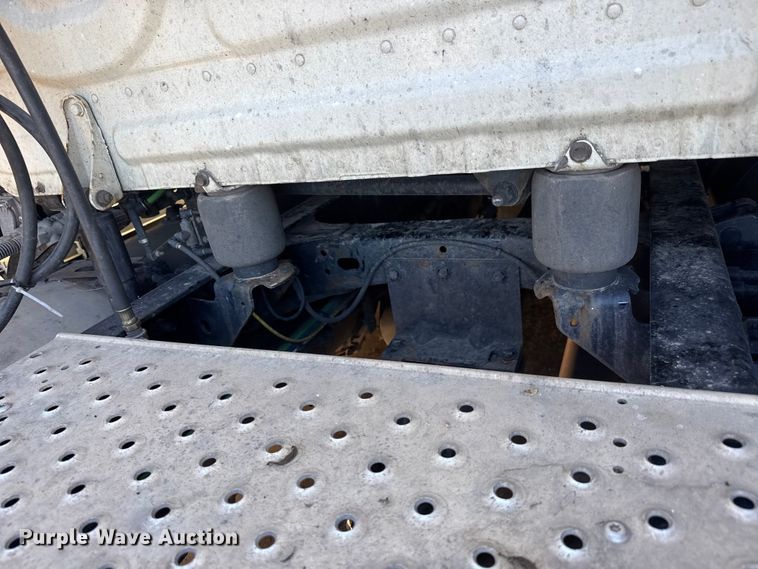 image for item EM8445 2018 Freightliner Cascadia semi truck