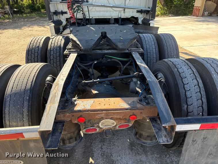 image for item EM8445 2018 Freightliner Cascadia semi truck