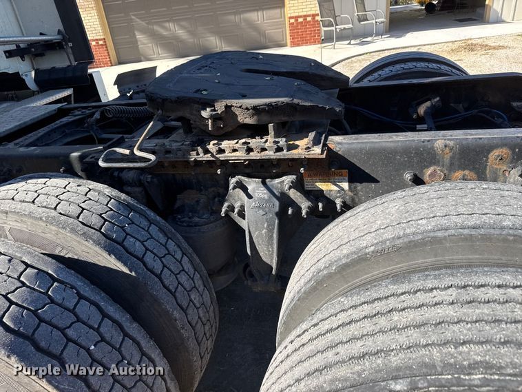 image for item EM8445 2018 Freightliner Cascadia semi truck