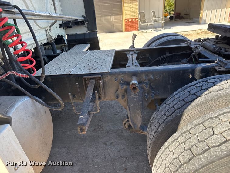 image for item EM8445 2018 Freightliner Cascadia semi truck