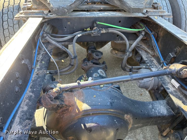 image for item EM8445 2018 Freightliner Cascadia semi truck