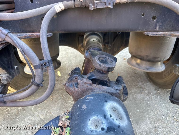 image for item EM8445 2018 Freightliner Cascadia semi truck