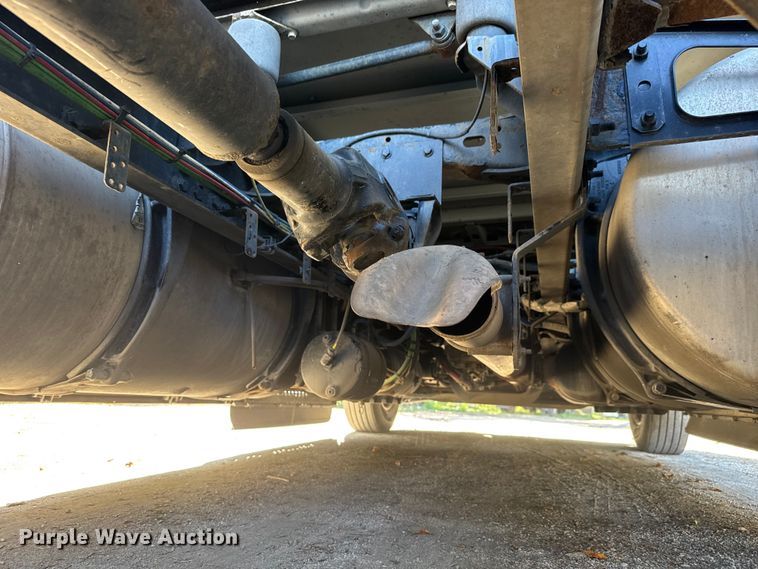 image for item EM8445 2018 Freightliner Cascadia semi truck