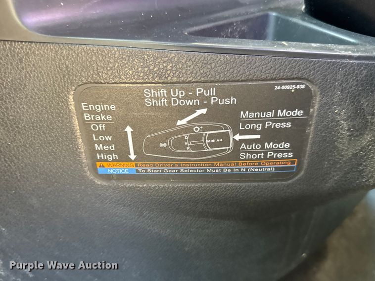 image for item EM8445 2018 Freightliner Cascadia semi truck