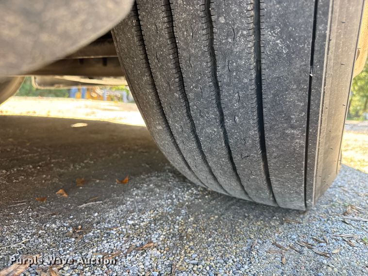 image for item EM8445 2018 Freightliner Cascadia semi truck