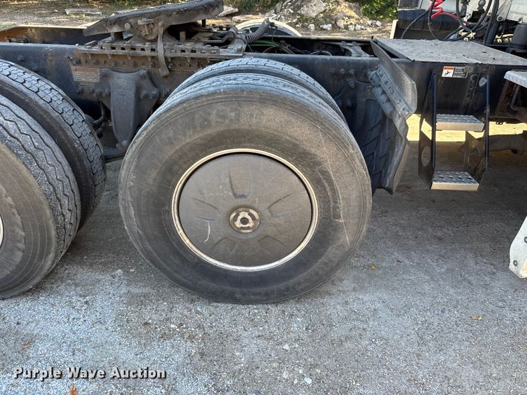 image for item EM8445 2018 Freightliner Cascadia semi truck