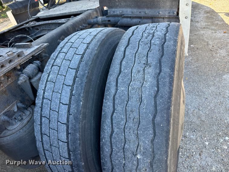 image for item EM8445 2018 Freightliner Cascadia semi truck