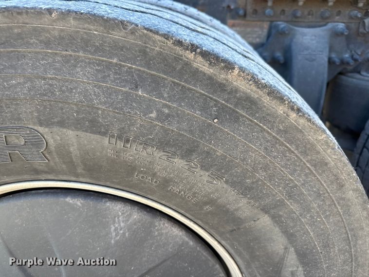 image for item EM8445 2018 Freightliner Cascadia semi truck