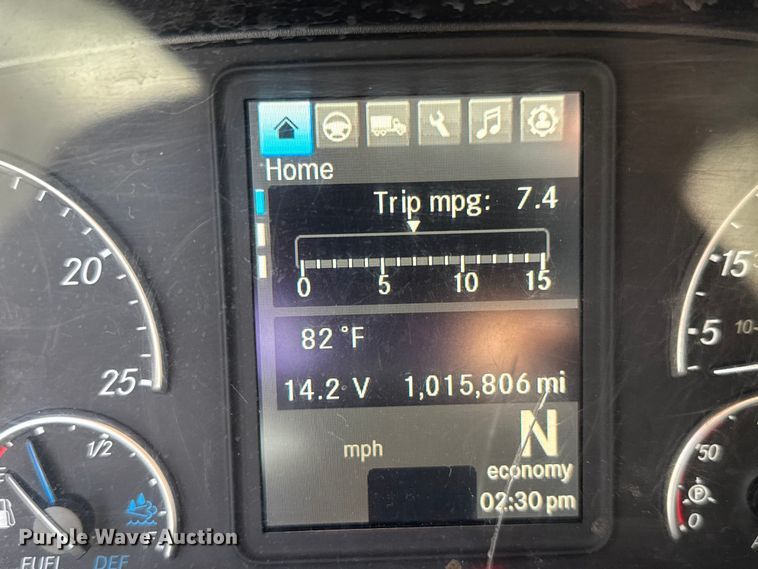 image for item EM8445 2018 Freightliner Cascadia semi truck